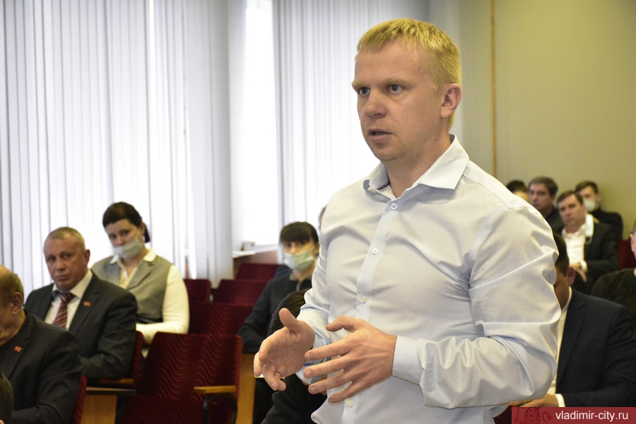 Андрей Шохин ответил на злободневные вопросы депутатов о транспорте 